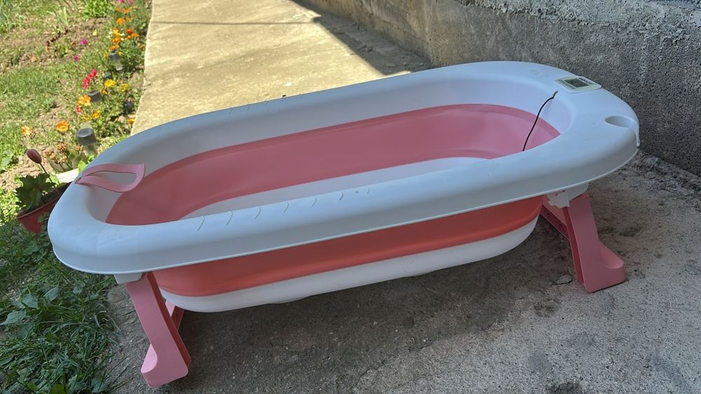 Cădiță pliabilă roz pentru bebeluși – stare foarte bună