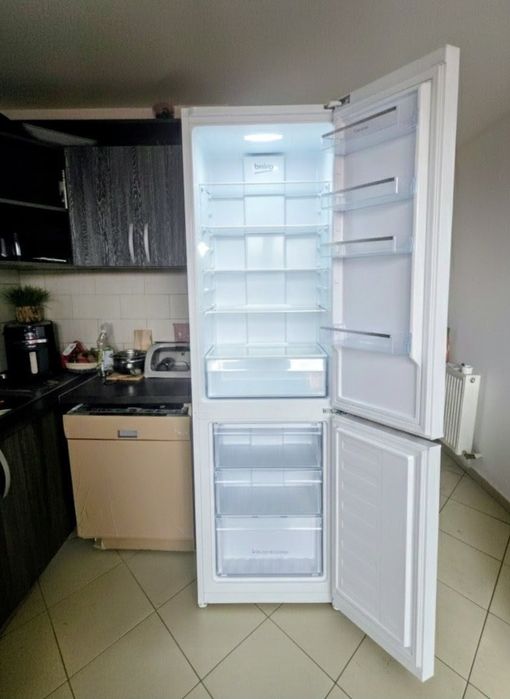 Frigider plus congelator BEKO