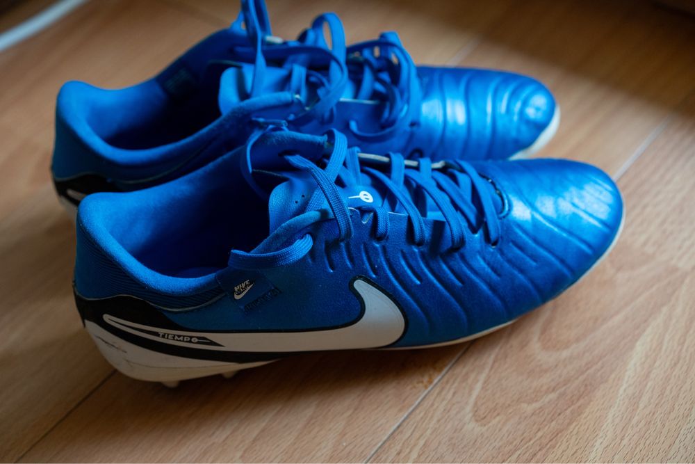 Adidasi fotbal nr 40