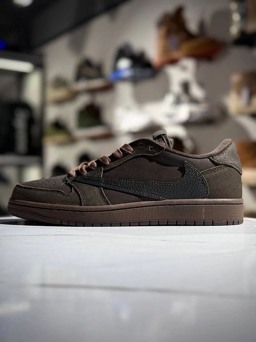 Trawis Scott «Velvet Brown»