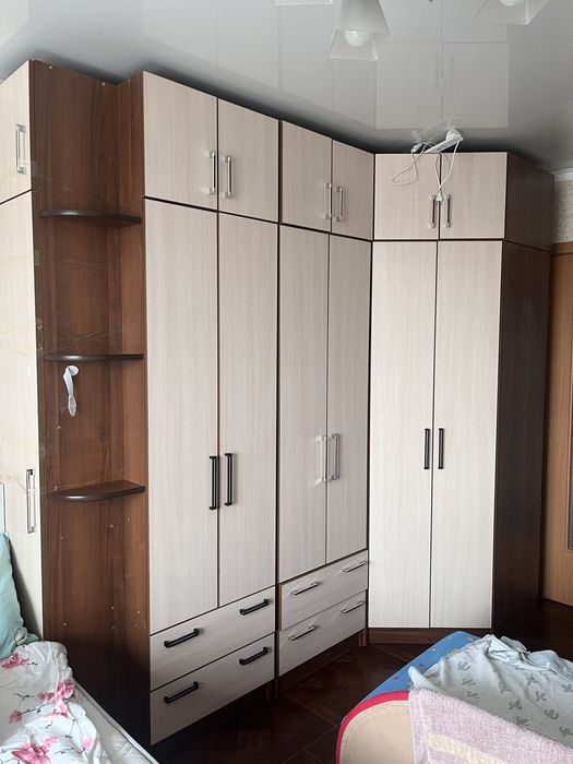 Продам шкаф угловой