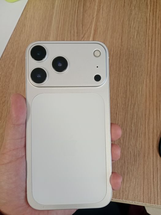 iPhone17 продается