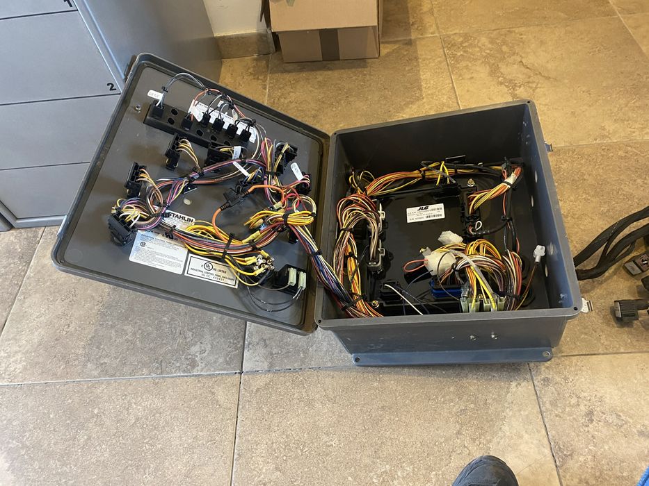 Piese pentru nacele JLG , joystick , calculator , bord complet ,ect
