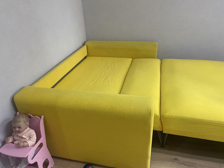 Диван  полуторка  яркий )