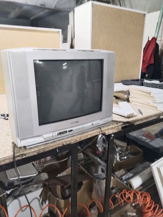 Продам телевизор