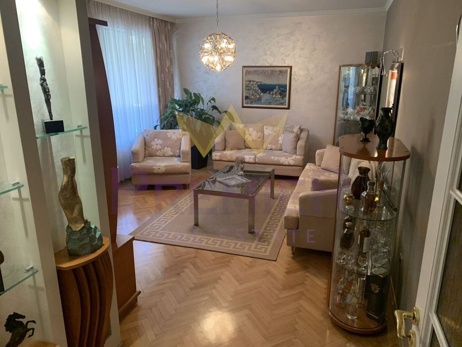 Продава се Многостаен апартамент в Бургас, Център - 140 кв.м за 2286 €/кв.м - Снимка #1