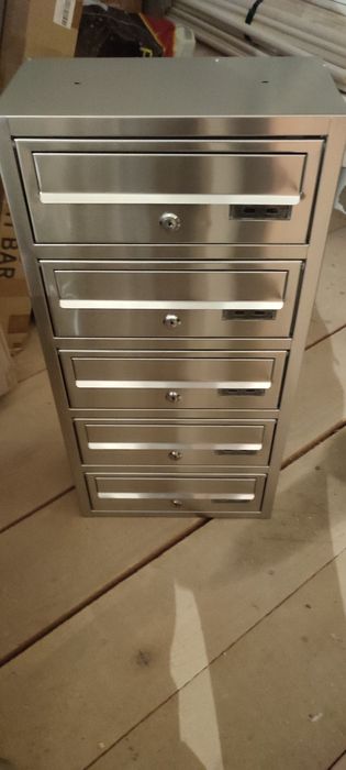 Vând cutie poștală cu 5 locuri