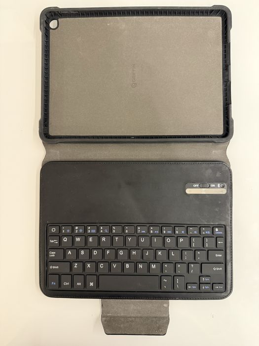 Таблет iPad 4 + клавиатура Griffin