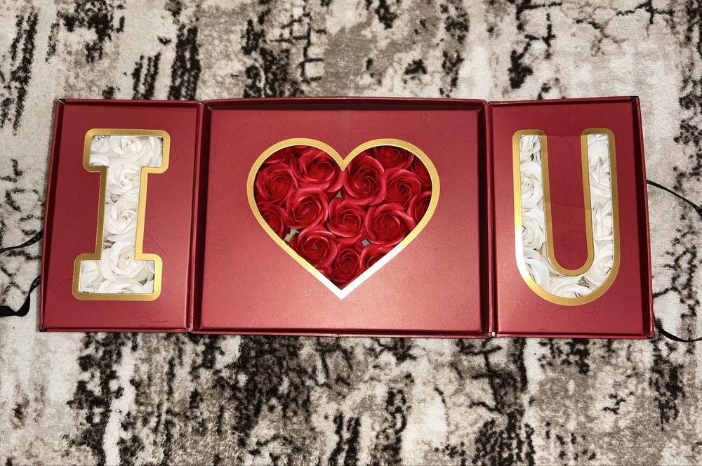 Кутия с рози / кутия с рози и бонбони