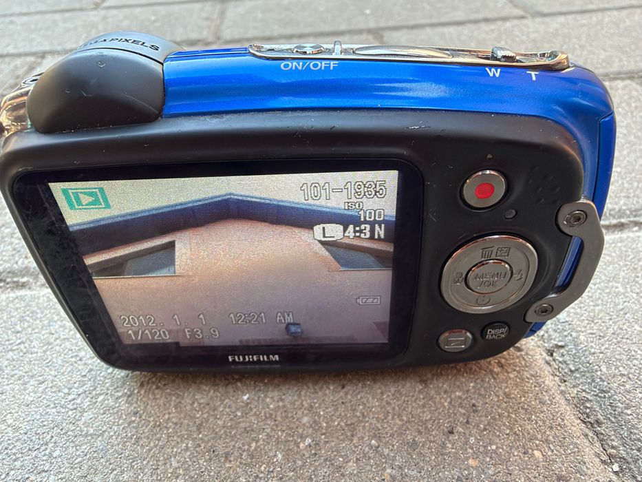 Vând cameră foto subacvatică Fujifilm Finepix XP50