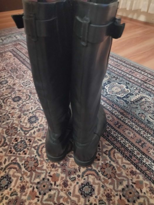 Ботуши Ecco, боти Bata и обувки за танци