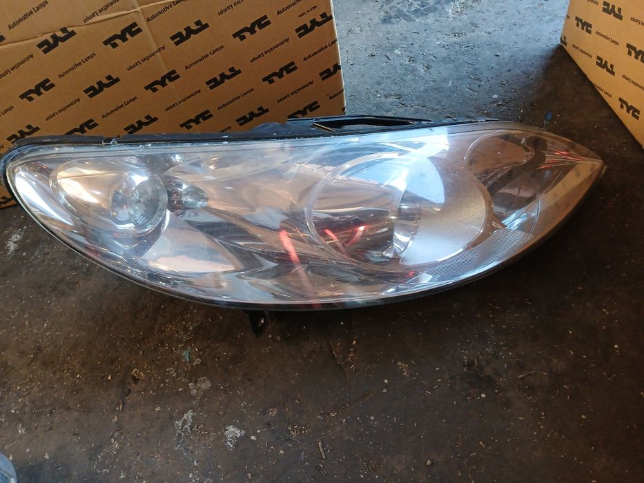 Фарове за пежо 407 ксенон