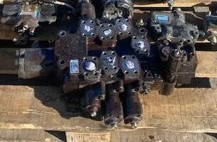 Distribuitor hidraulic pentru miniexcavator Yanmar