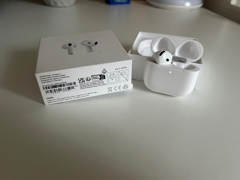 Vând casca airpods 4 noua stanga