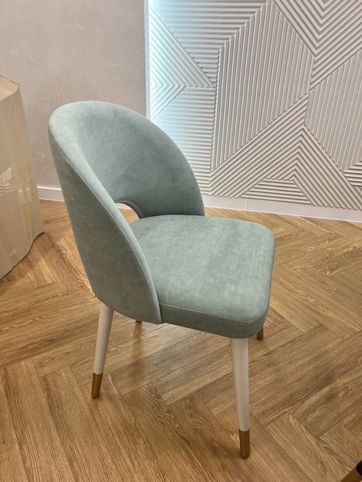 Продам новые стулья