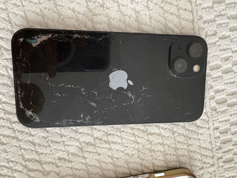 Прадоется Айфон 13 128гб с коробкой