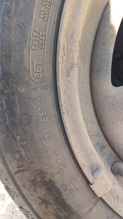 Гуми с джанти 175 65 14 за vw polo