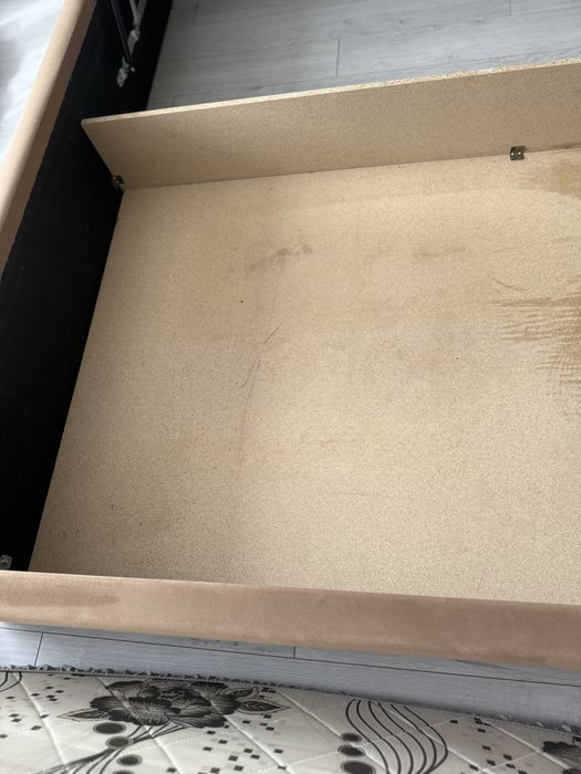 Двуспальная кровать