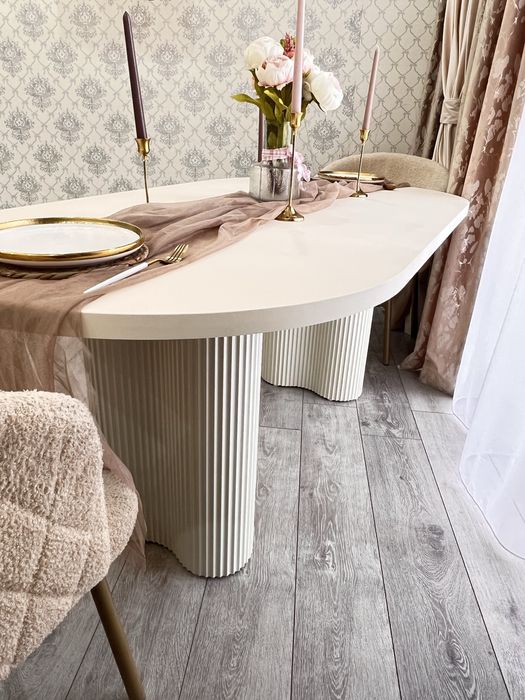 Продам стол для гостиной