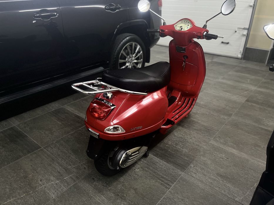 Продам скутер Vespa LX150IE