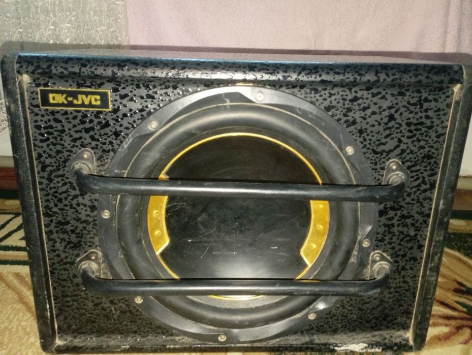 Продается сабуфер качает нормально