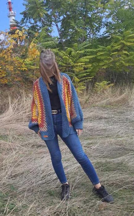 Ажурена жилетка плетена на една кука