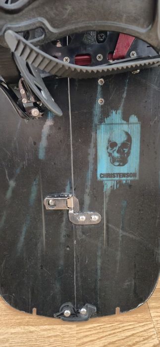 Splitboard jones cu legaturi voile L si foci jones