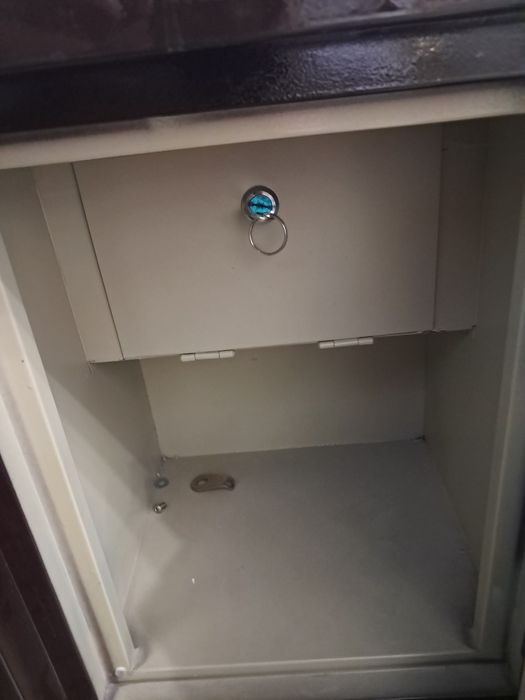 Офисный сейф, сейф для дома