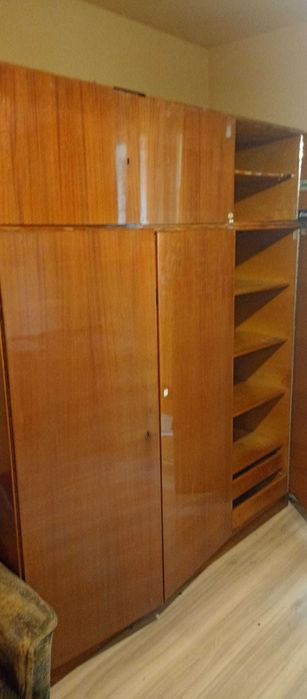 Vand biblioteca , 2 dulapuri haine si 2 canapele extensible