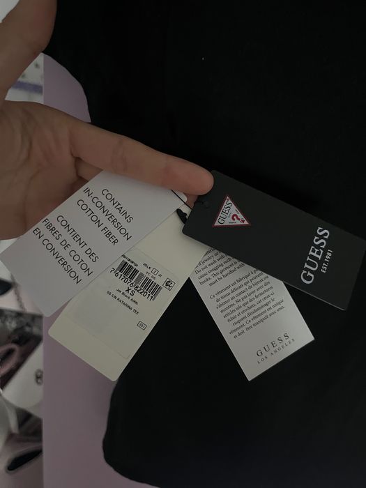 Tricou GUESS cu eticheta