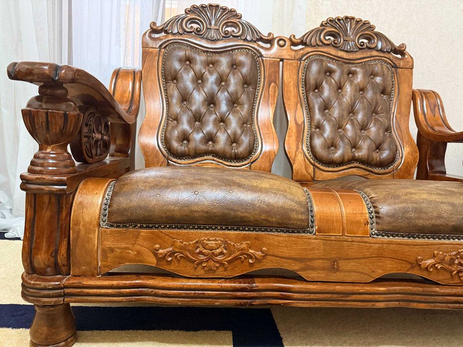 Продается роскошная антикварная мягкая мебель в гостиную