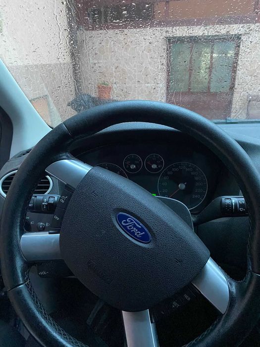 Vând Ford Focus.