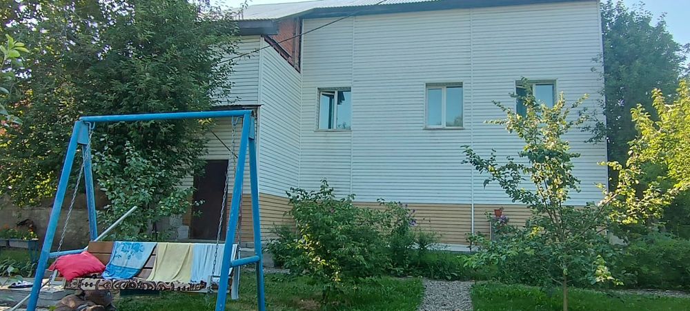 Продам двухэтажный дом с подвалом
