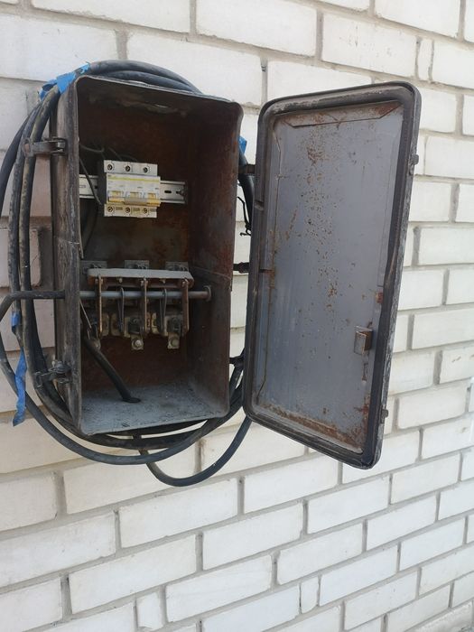 Продам щиток-распределитель