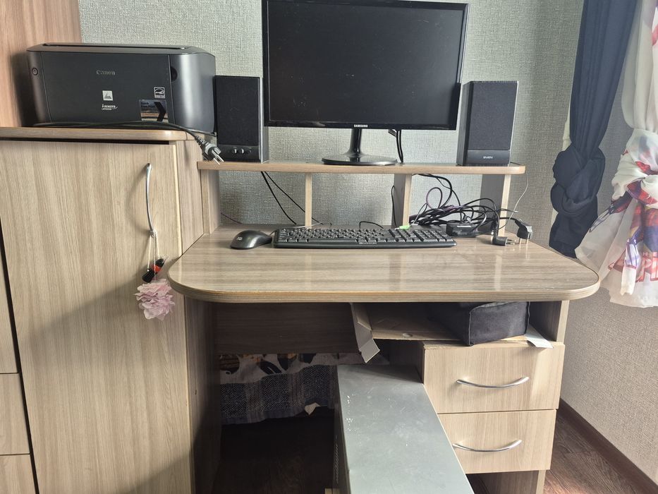 Стол компьютерный