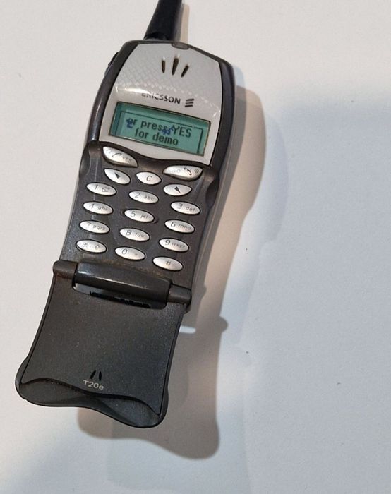 Telefon Sony Ericsson pentru colecție