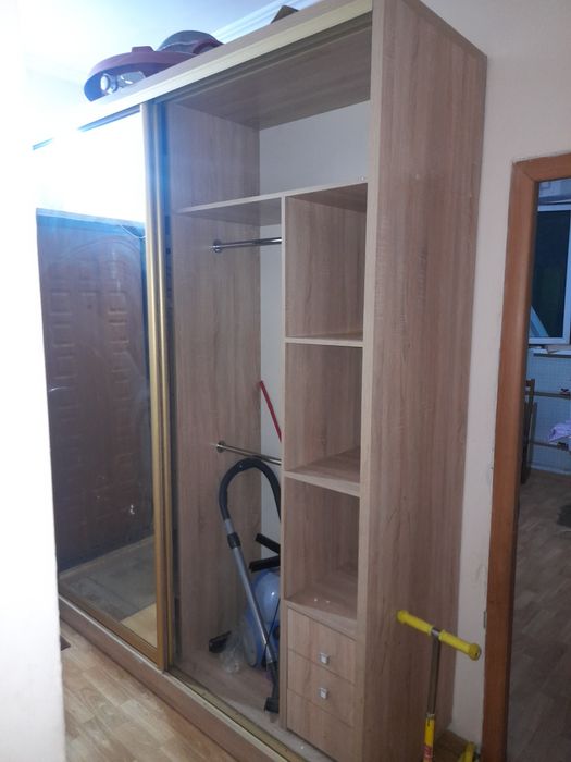 Продам Шкаф в прихожую