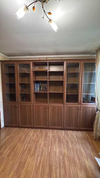 Большой книжный шкаф / Домашняя библиотека (стенка, витрина) в идеале