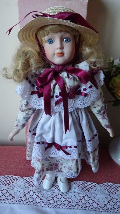 Голяма порцеланова кукла  Внос от Германия.