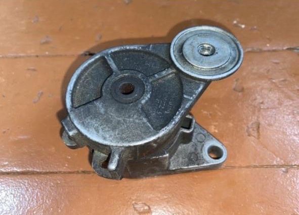 Натяжитель ремня БМВ