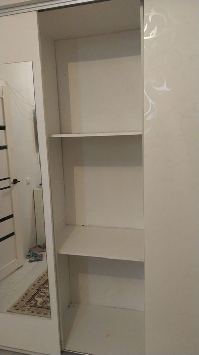 Шкаф белого цвета