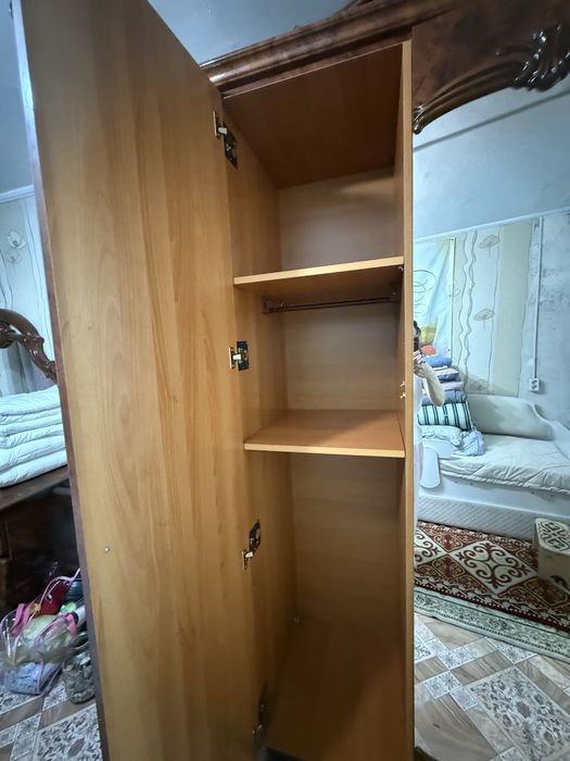 Продам спальный гарнитур