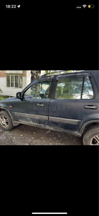 Машина Honda CR-V 1996 года