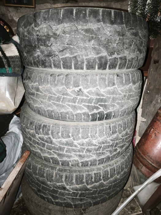 Продам комплект летней резины 265/70/16