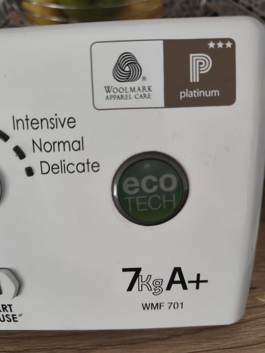 Пералня Hotpoint Ariston WFM701