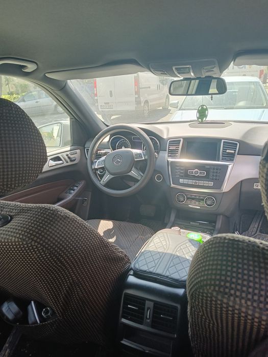 Vând Mercedes ML