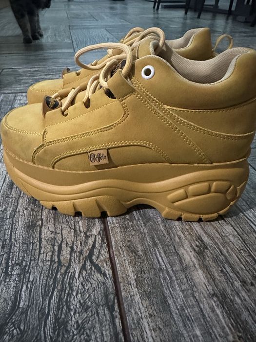 Продам кроссовки удобные 37р