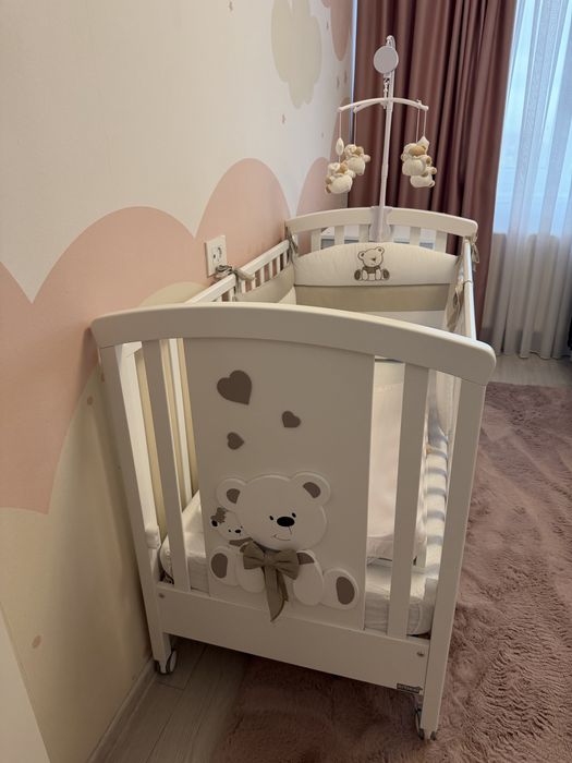 Pachet mobila 4 piese: patut + saltea + comoda + set textil protectie Anne Bebe alb/crem
