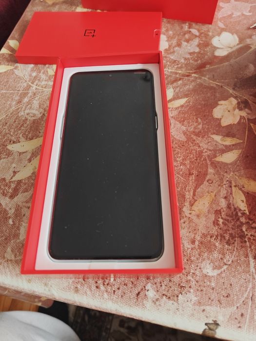 Продавам One plus 10Т