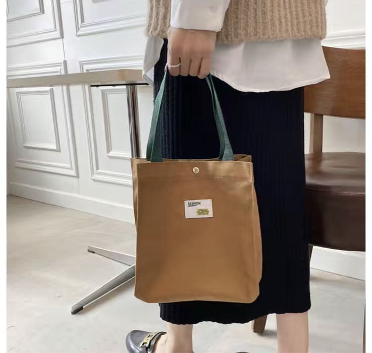 Сумочка через плечо тренд 2025